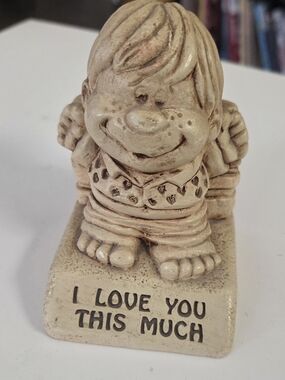 Vintage 70s Paula Figurine: "I Love You This Much" Made in USA (W336)